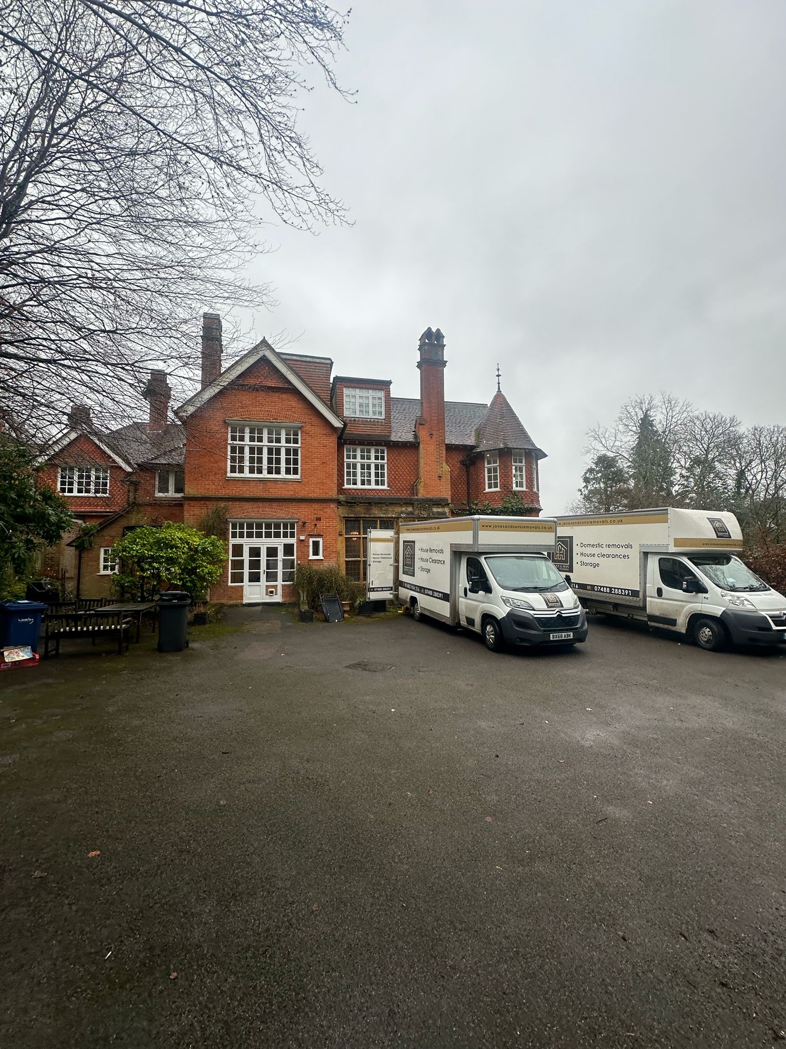 WhatsApp Image 2024 04 17 at 20.20.27 1 - Jones and Sons Removals WhatsApp Image 2024 04 17 at 20.20.27 1 - Jones and Sons Removals