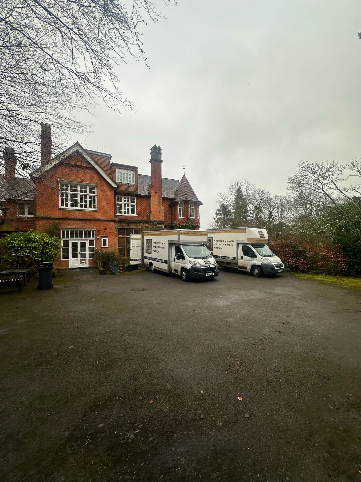 WhatsApp Image 2024 04 17 at 20.20.28 1 - Jones and Sons Removals WhatsApp Image 2024 04 17 at 20.20.28 1 - Jones and Sons Removals